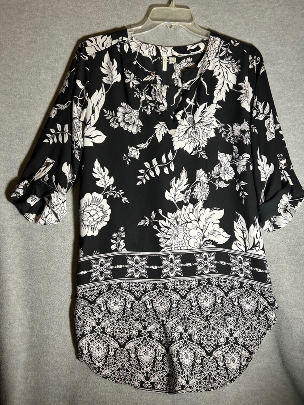 Cato Oversized V Neck Wrinkle Resistant Floral Top HiLo Hem Roll Up Sleeves